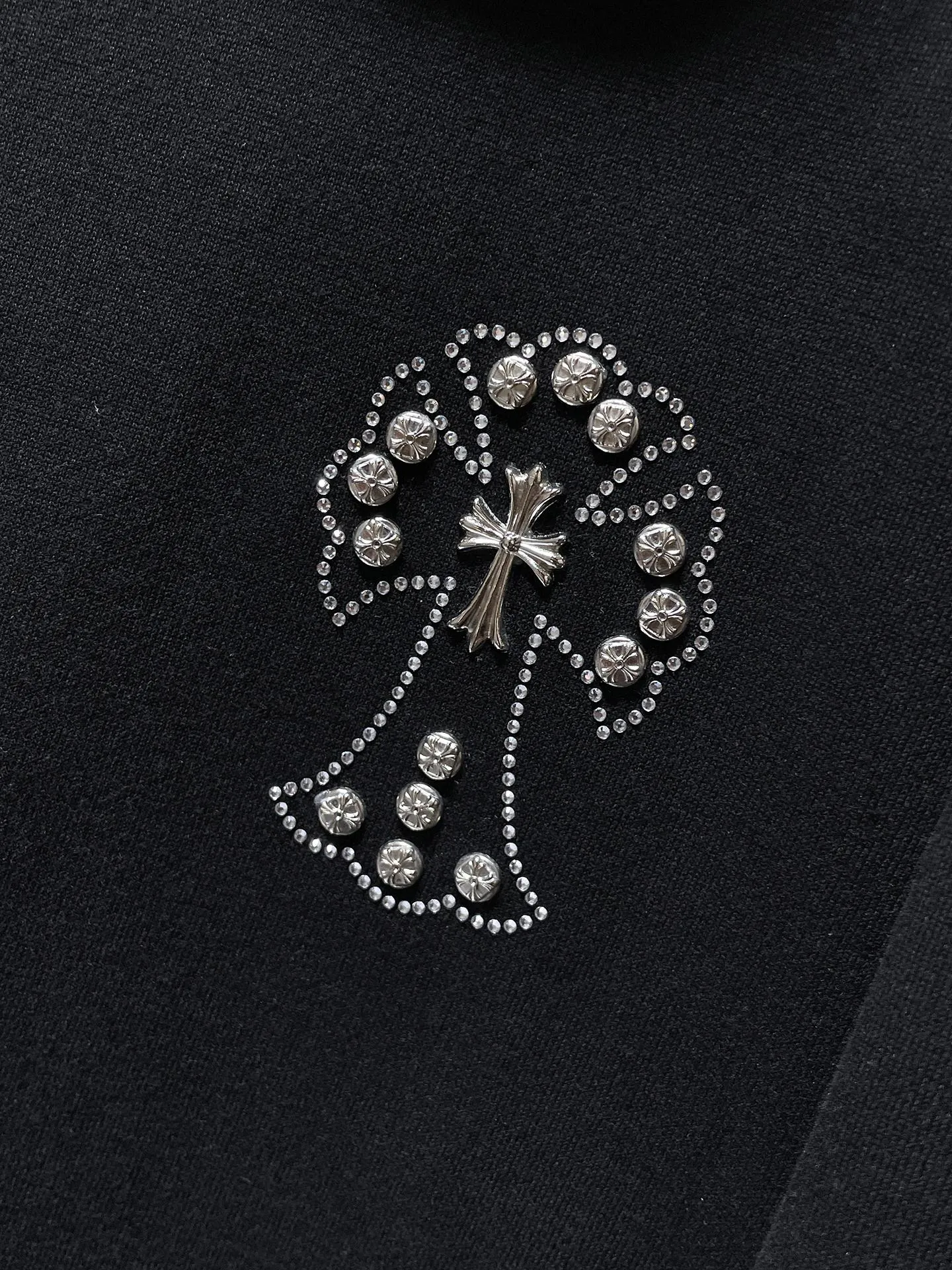 P276 Chrome Hearts Autumn and Winter 2025 Counter Synchronization Chrome Hot Diamond Cross Handmade Willow Sweatshirt Imported Diamond➕Handmade Willow Improved Customized Version 1:1 High Weight High Quality Fabric Recommended Color: Black White Code Number: S, M, L, XL